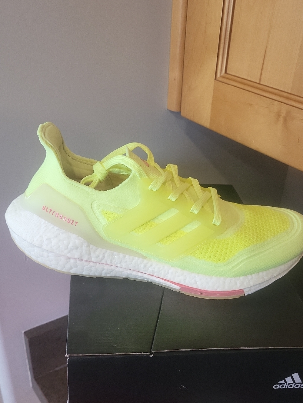 adidas Ultraboost Neon Yellow/White Women's US 8.5 Medium. New Inbox.